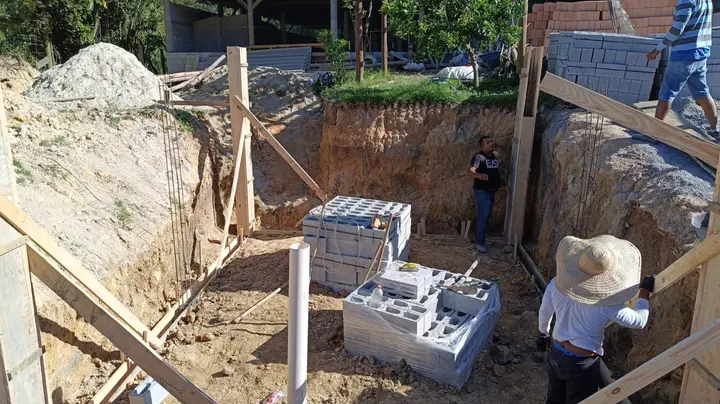 Reforma de ambiente com revestimento e acabamento