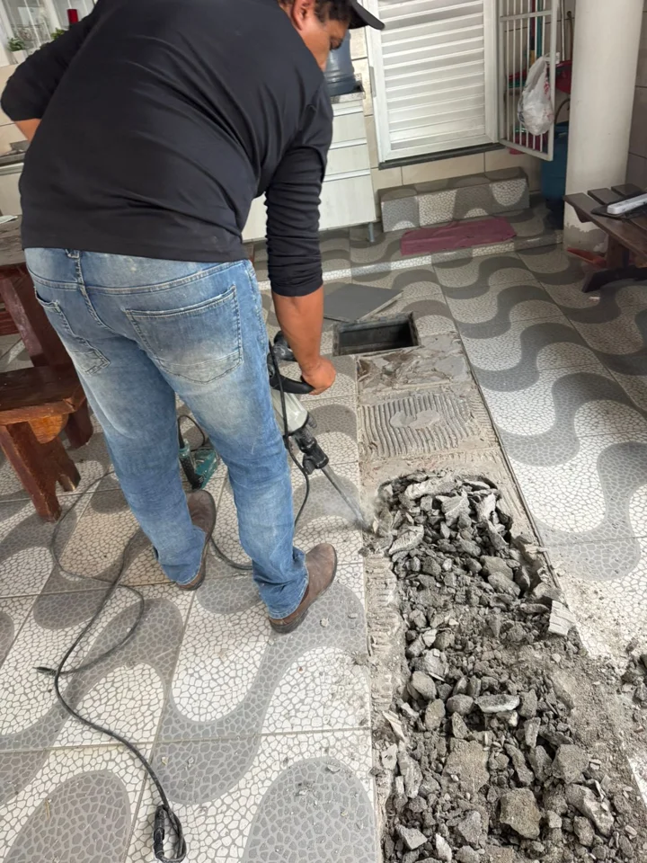 Obra em São José com acabamento — encanador e equipe Abraão Reformas