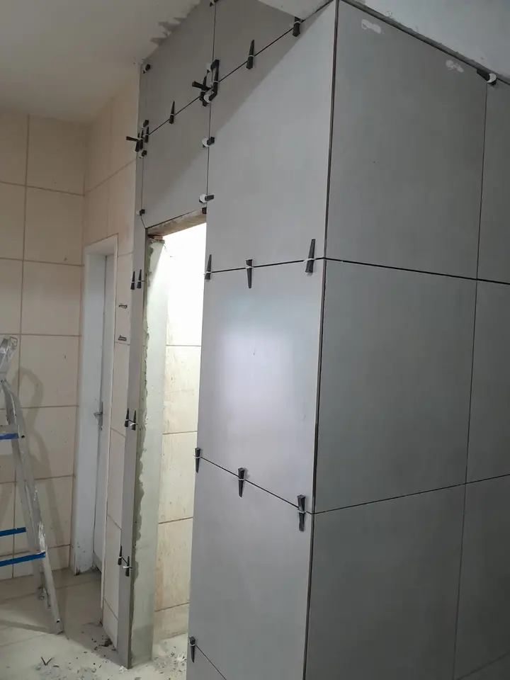 Reforma em Balneário Camboriú com reboco e acabamento de fachada