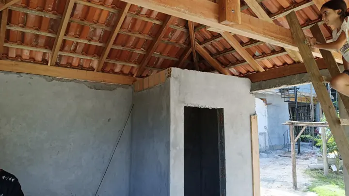 Cobertura residencial e acabamento de telhado em Balneário Camboriú