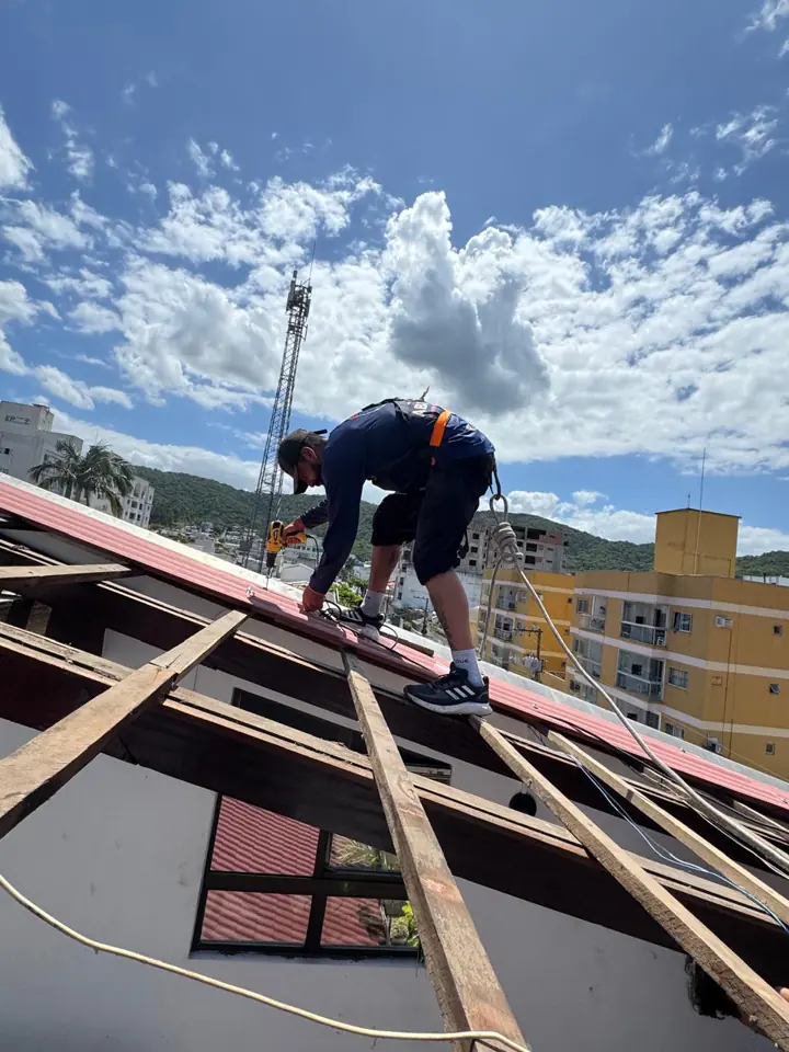 Reparo de telhado e vistoria de calhas em São José SC